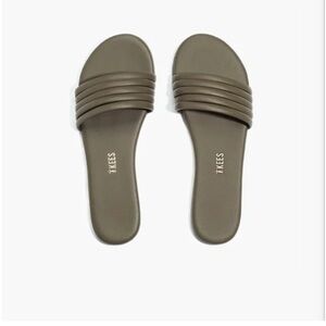 Tkees Serena Slides Olive green Size 9 minimalist chic summer leather sandals